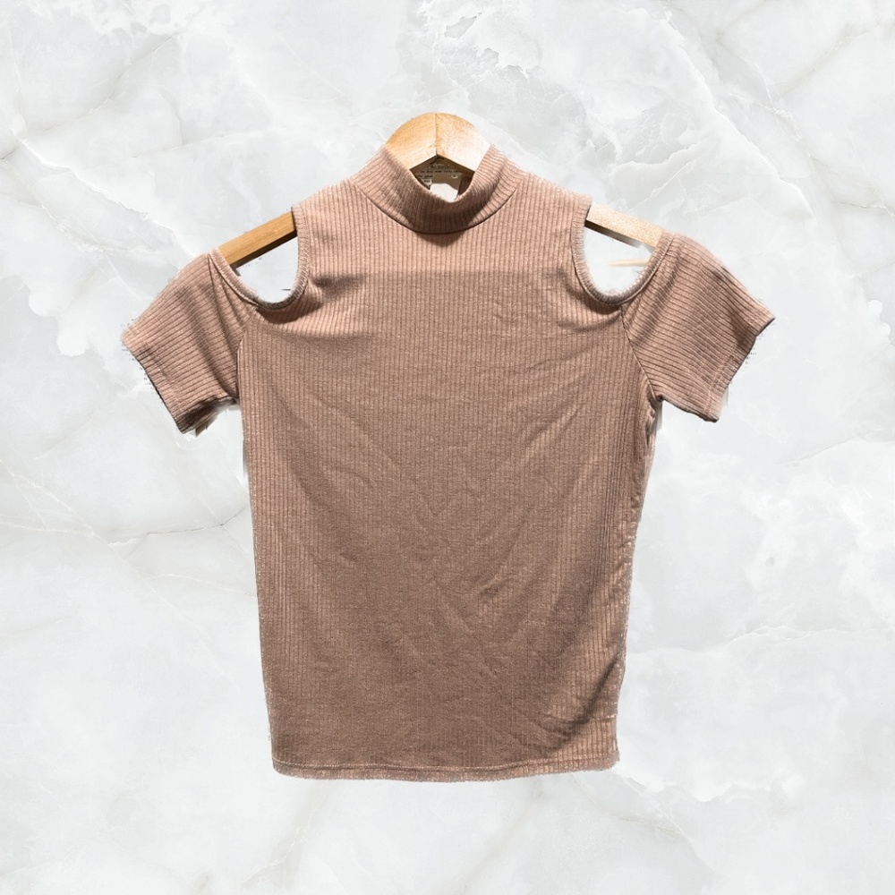 Lightweight Cute Pink Top with Shoulder Cutouts